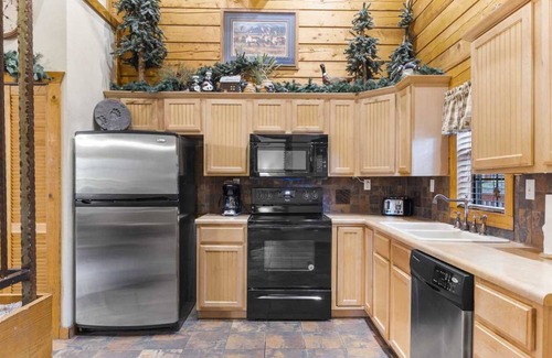 Branson Theater District Cabin | 260 m² Cabin ∙ 6 bedrooms ∙ 16 guests