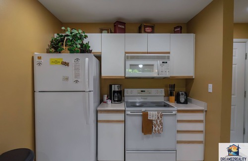 Branson Condo | 2BR ~ GOLF COURSE ~ Near The Strip! FREE TICKETS INCLUDED! (CH1-1)