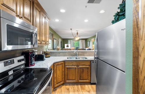 Branson Condo | 3 Bedroom, 3 Bathroom Walk-in Golf Condo with King Beds, Sunroom, and Dining Area
