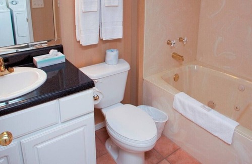 Kimberling City Condo | 3-Bedroom Deluxe Walk-in Condo