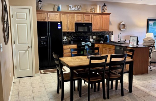 Hollister Condo | 3 BR, 2 Bath Condo on the Shores of Table Rock Lake with Dock Access