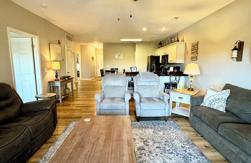 Hollister Condo | 3 BR, 2 Bath Condo on Table Rock Lake with Dock Access