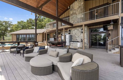 Lampe House | 325 m² House ∙ 6 bedrooms ∙ 18 guests