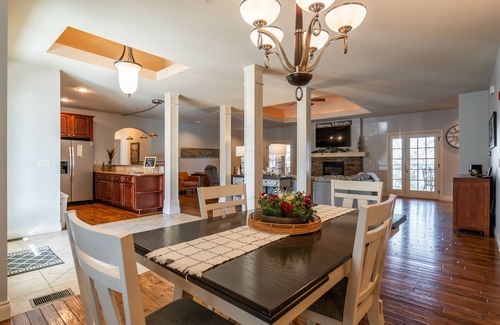 Branson House | 4BR WALK-IN Villa ~ All Master Suites! ~ Pool ~ FREE TICKETS INCLUDED! (V120)