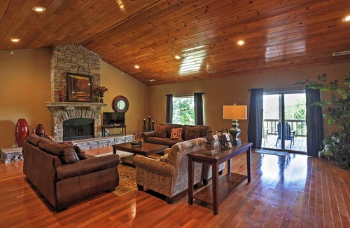 Table Rock House | 719 m² House ∙ 4 bedrooms ∙ 14 guests