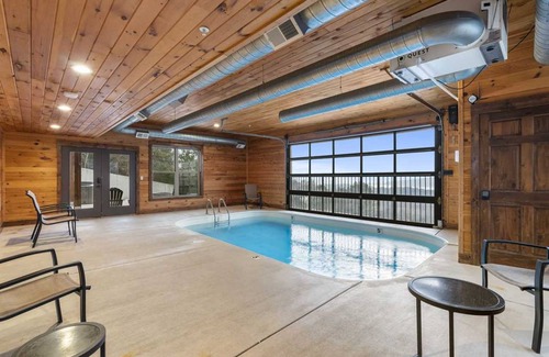 Table Rock House | 753 m² House ∙ 12 bedrooms ∙ 50 guests