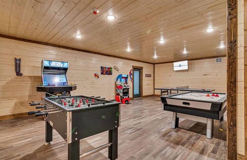 Table Rock Cabin | 753 m² Lodge ∙ 12 bedrooms ∙ 46 guests