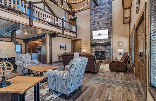 Table Rock Cabin | 753 m² Lodge ∙ 12 bedrooms ∙ 46 guests