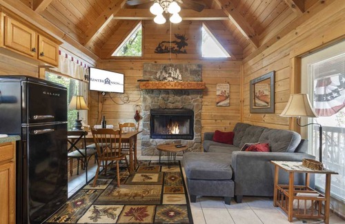 Branson Cedars Cabin | 86 m² Cabin ∙ 2 bedrooms ∙ 4 guests