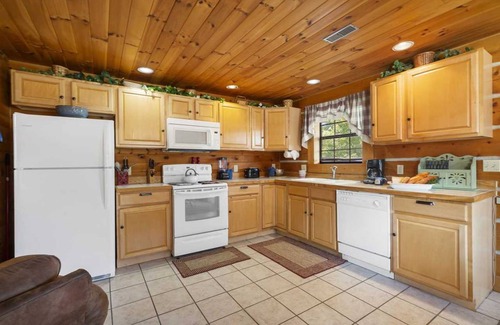 Big Cedars Cabin | 98 m² Cabin ∙ 2 bedrooms ∙ 6 guests