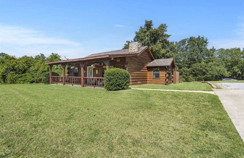 Big Cedars Cabin | 98 m² Cabin ∙ 2 bedrooms ∙ 6 guests