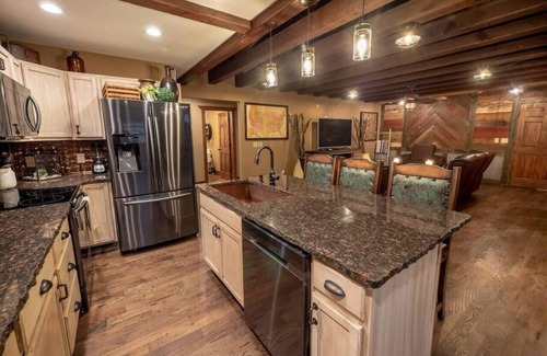 Big Cedars House | Barnwood Beauty: Sleeps up to 30 Guests!