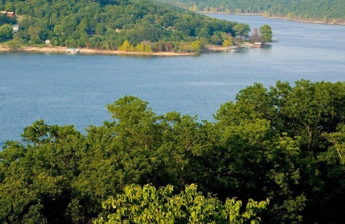 Kimberling City Apartment | Beautiful 1 bedroom unit at resort, sleeps 4
