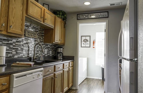 Branson Condo | 🌺Beautiful 3 BR with View🎡 Near the Strip, Pool🏊 (VIN2954-5)