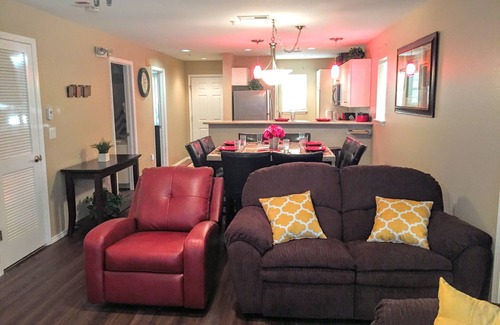 Branson Condo | Beautiful, Modern Condo-No Stairs!-King Beds! Central Branson
