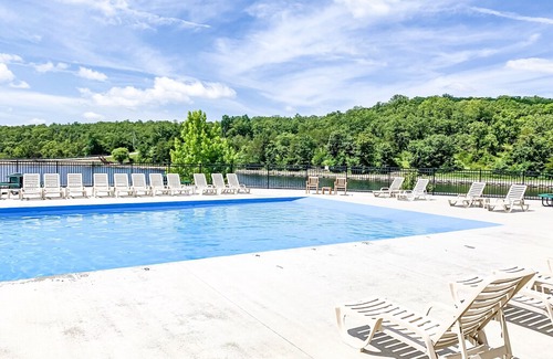 Reeds Spring Cabin | Branson Cabin with two Master Suites!