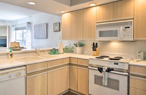 Branson Condo | Branson Vacation Rental w/Sunroom & Water Views
