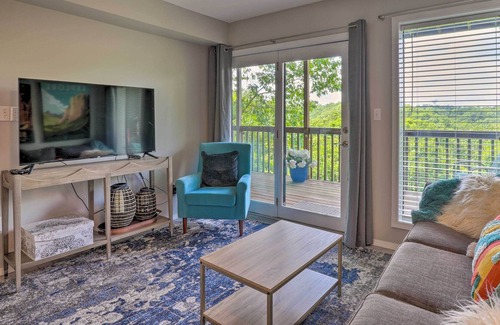 Notch Estates Condo | Branson West Condo w/ Seasonal Pool Access!