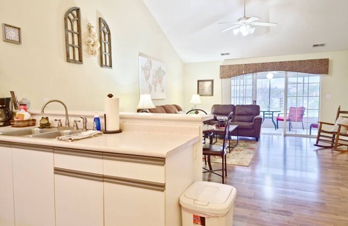 Branson Condo | By Strip~Small Lake~Golf Course Views~Dogs Ok