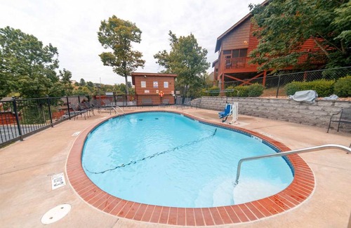 Branson Theater District Cabin | Cabin ∙ 3 bedrooms ∙ 8 guests