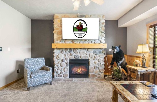 Branson Theater District Cabin | Cabin ∙ 4 bedrooms ∙ 10 guests