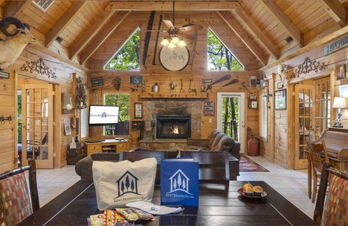 Branson Cedars Cabin | Cabin ∙ 2 bedrooms ∙ 7 guests