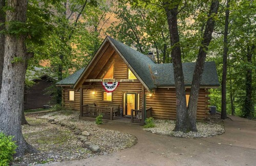 Branson Cedars Cabin | Cabin ∙ 2 bedrooms ∙ 7 guests