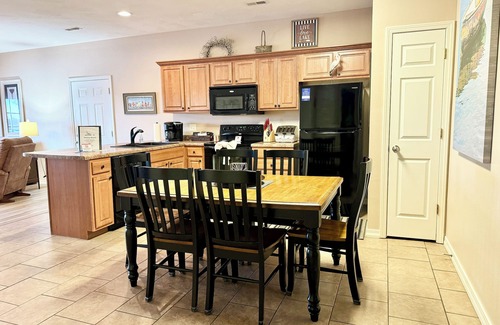 Hollister Condo | Can be a 3 or 6 BR, 2 or 4 Bath Lakefront Condo with Dock Access