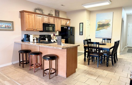 Hollister Condo | Can be a 3 or 6 BR, 2 or 4 Bath Lakefront Condo with Dock Access