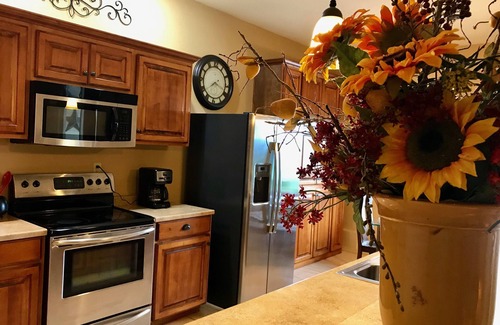 Hollister Condo | Cedar's Rest - Luxury Flat With Spectacular Views!