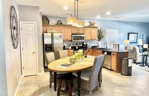 Hollister Condo | Condo ∙ 3 bedrooms ∙ 8 guests
