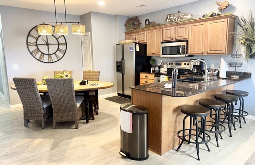 Hollister Condo | Condo ∙ 3 bedrooms ∙ 8 guests