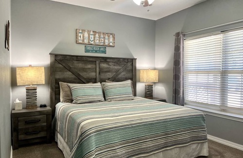 Hollister Condo | Condo ∙ 3 bedrooms ∙ 8 guests