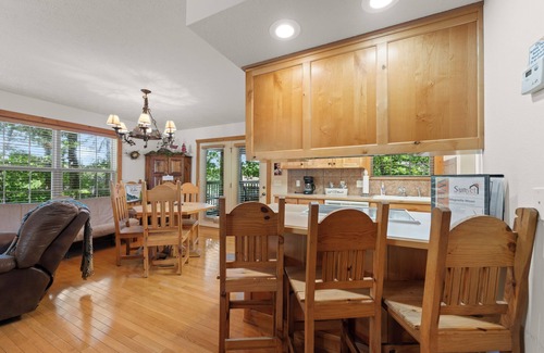 Branson West Cabin | Cozy 1 Bedroom at Stonebridge Resort just minutes from Silver Dollar City!