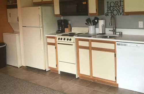 Table Rock House | Cozy Condo 8 Miles from Silver Dollar City!