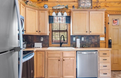 Branson Theater District Cabin | Cozy Country Cabin - Just off of Branson's Famous 76 Country Blvd!