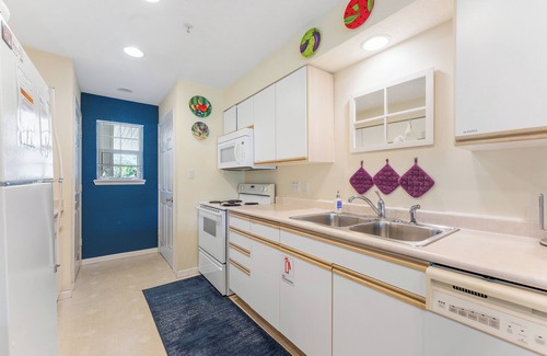 Branson Condo | Cozy Relaxing Holiday! Two Bedroom, 2 Bath Golf View Condo in Holiday Hills!