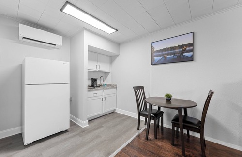 Indian Point Condo | Escape to Comfort and Convenience, Perfect Couples Getaway or Solo Retreat!