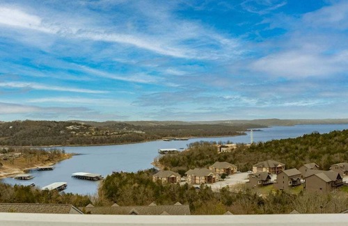 Indian Point Condo | Free SDC Tickets, Next door to Silver Dollar City, Fantastic Lake View