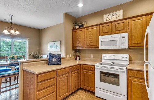 Branson West Condo | Golf Lover's Paradise-Course OnSite-Games-$400 of Daily Tickets-Cmty Outdoor Pool-Near Sdc