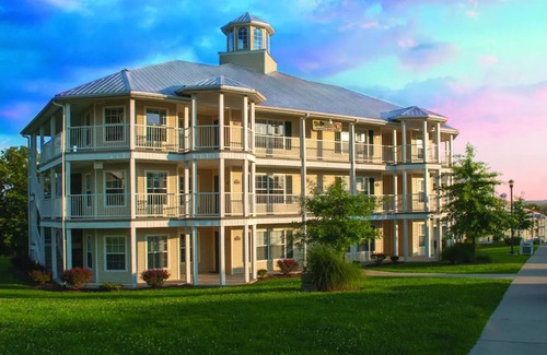 Branson Condo | HICV Holiday Hills Resort 1br suite Friday check-in