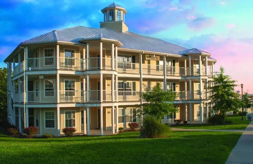 Branson Condo | HICV Holiday Hills Resort 2br suite Friday check-in