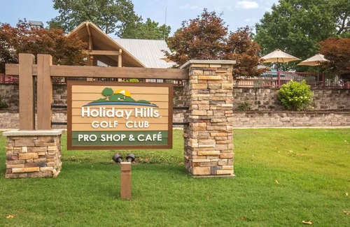 Branson Apartment | HICV Holiday Hills Resort 1BR Suite FRIDAY Check-In