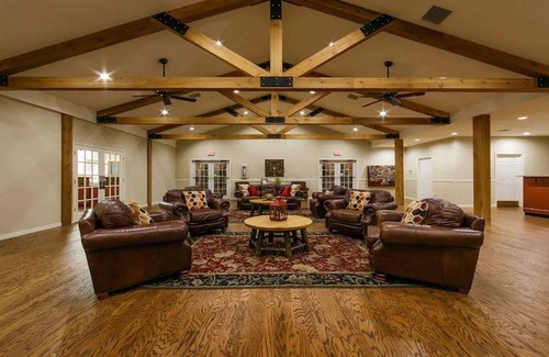 Branson Apartment | HICV Holiday Hills Resort 1BR Suite FRIDAY Check-In