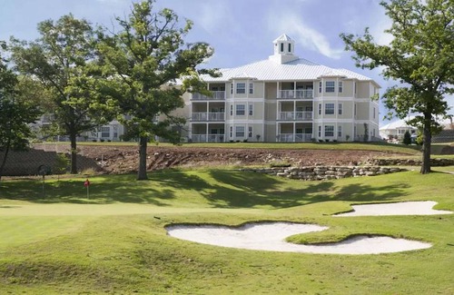 Branson Apartment | HICV Holiday Hills Resort 1BR Suite FRIDAY Check-In
