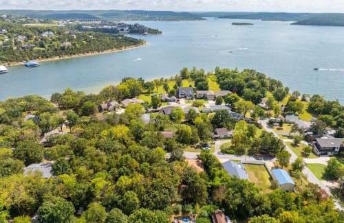Hollister House | Hooked on Branson Cove - Pool Hot Tub & Fireplace