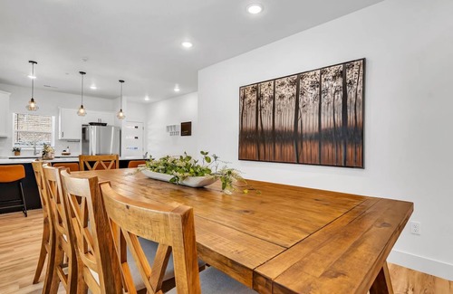 Branson House | Hot Tub, Free Daily Tickets, Shared Indoor Pool, Shuffleboard, Deck Space