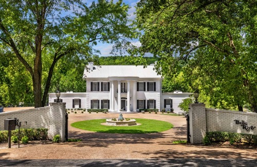 Branson House | House ∙ 15 bedrooms ∙ 44 guests
