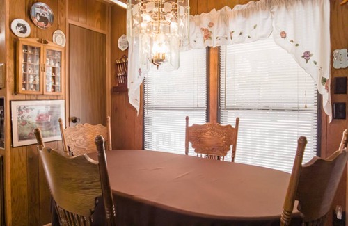 Hollister House | House ∙ 2 bedrooms ∙ 5 guests