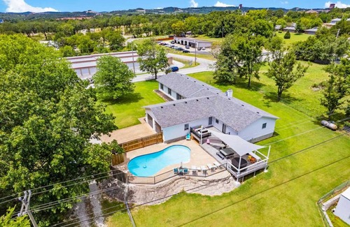 Branson House | House ∙ 7 bedrooms ∙ 18 guests